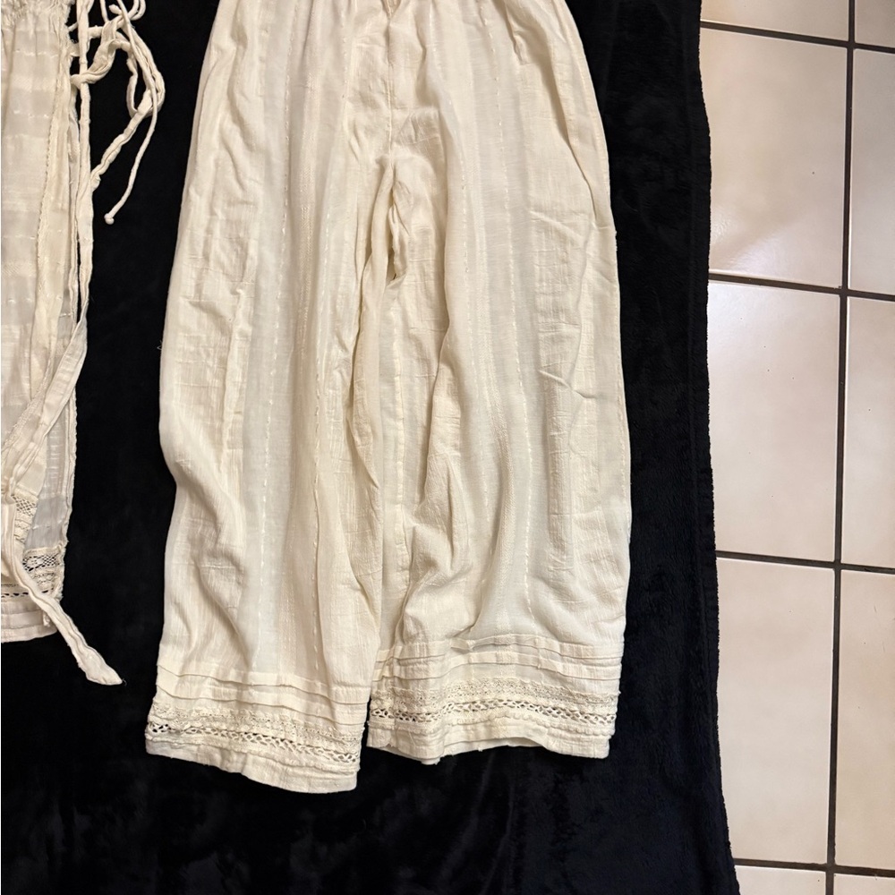 Elegant Cream Pantsuit for Women - Picture 3 of 10